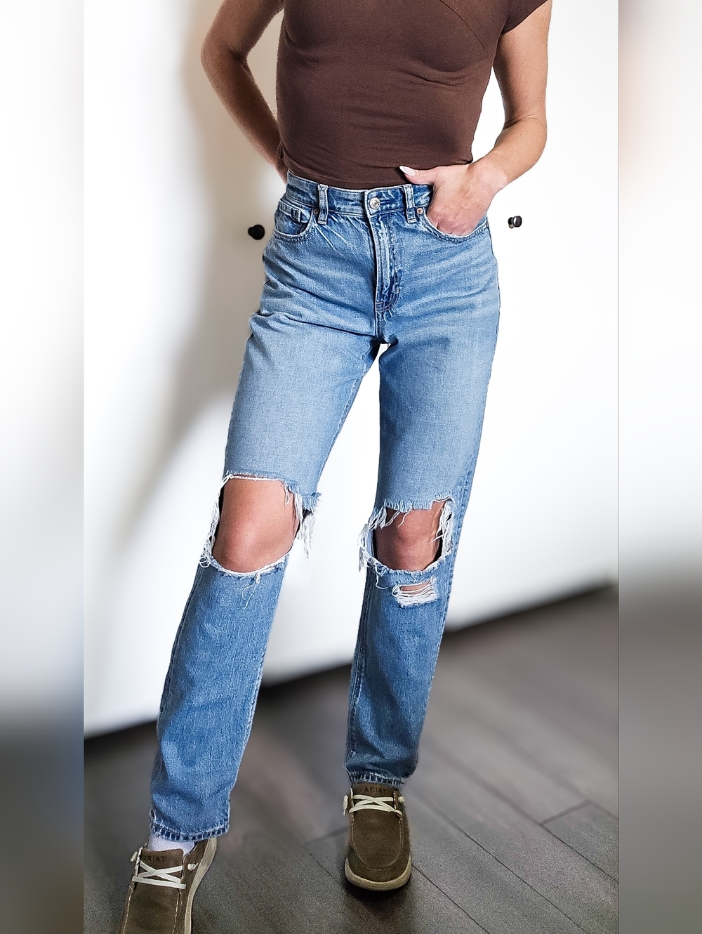 American Eagle Outfitters Light Blue Distressed Boyfriend Jeans